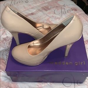 Nude Pumps